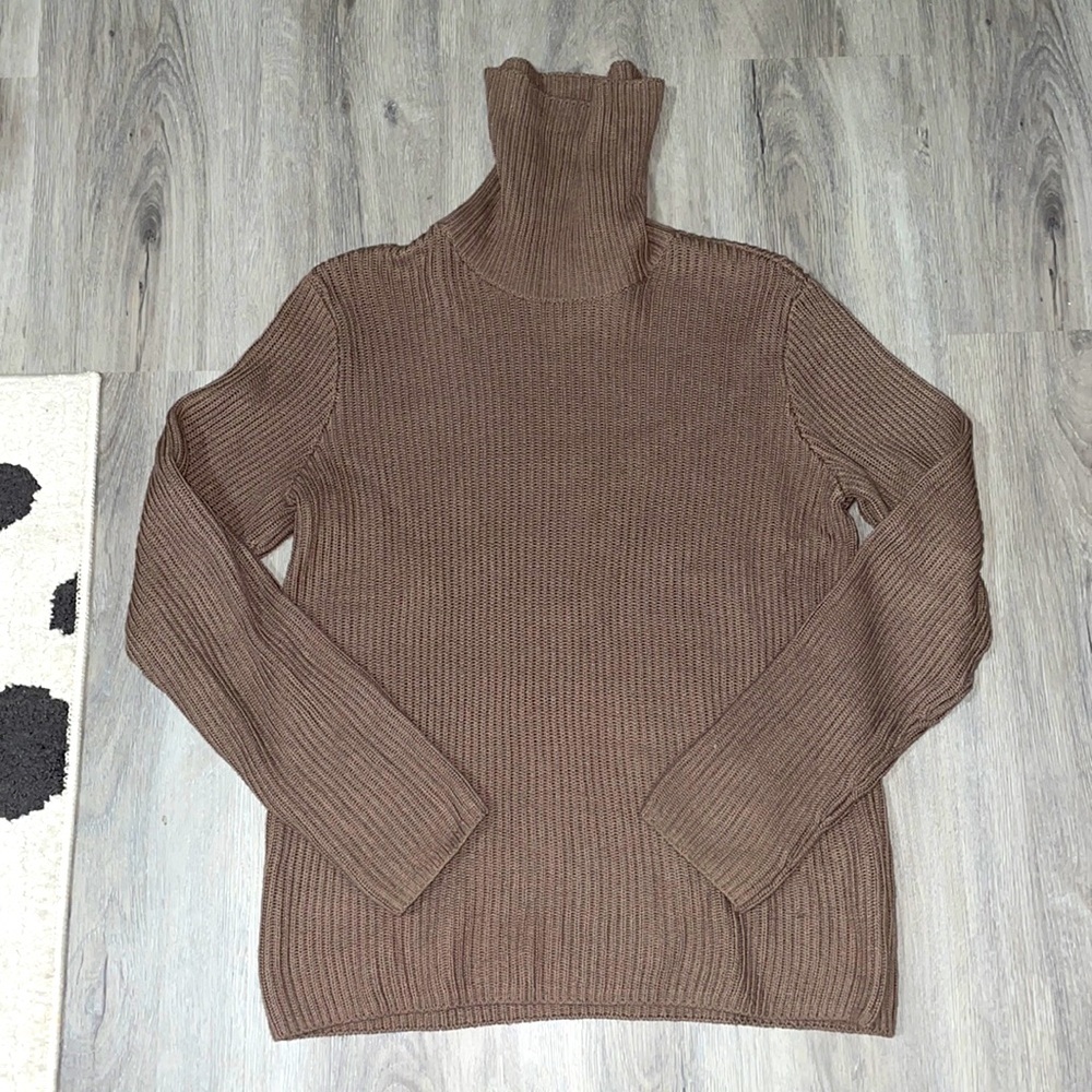 Ribbed turtleneck knit sweater